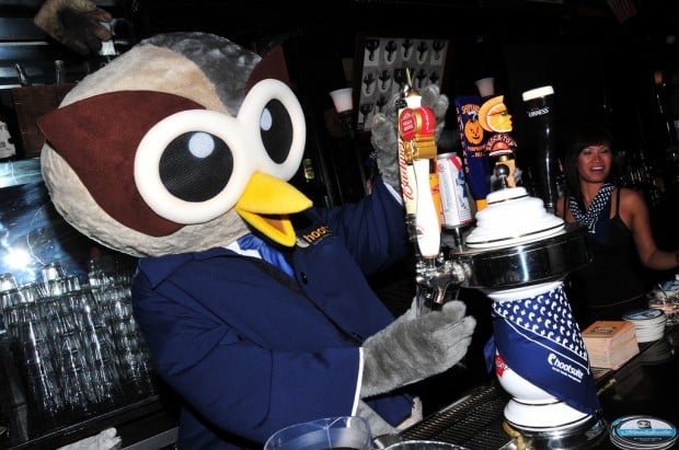 Owly serving up drinks Owly serving up drinks