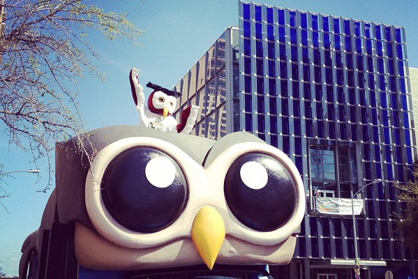 Hootbus-rolling-into-Austin