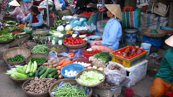 Vietnamese outdoor food markets - Photo by Sam Milbrath