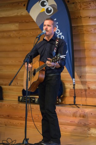 Hadfield serenaded the HootSuite crew with an original song written for his daughter and a Bowie cover.