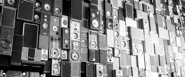 "Wall of Sound" image adapted from 55Laney69 under CC BY 2.0