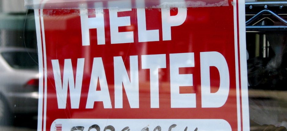 How to Land Your First Job Using Social Media | Hootsuite Blog