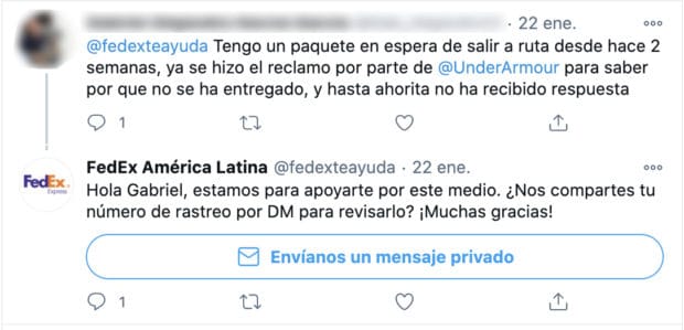 Captura de pantalla de un intercambio en Twitter entre Fedex América Latina y un cliente