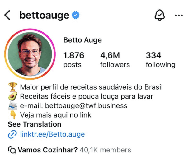 A imagem mostra o perfil do influencer Betto Auge no Instagram, com a biografia contendo a descrição da conta, o e-mail de contato e um link para mais informações.