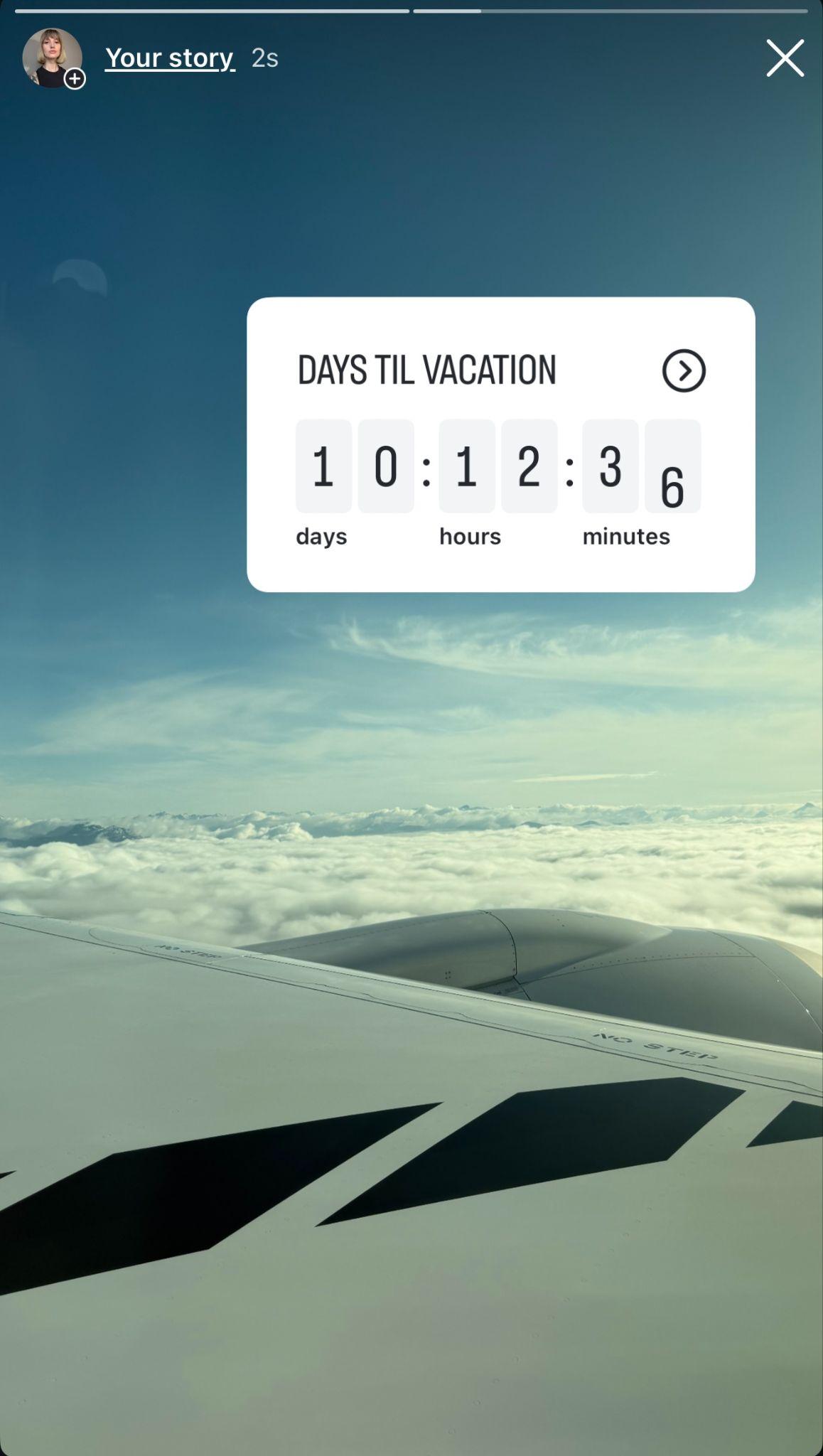 picture of an airplane wing with a countdown overtop that says "days til vacation"